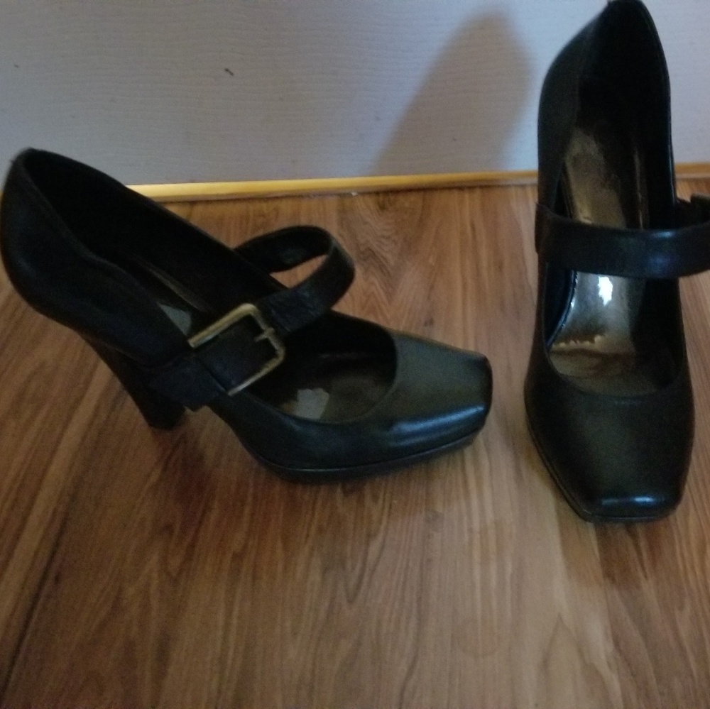 Jessica Simpson Shoes - Picture 3 of 4